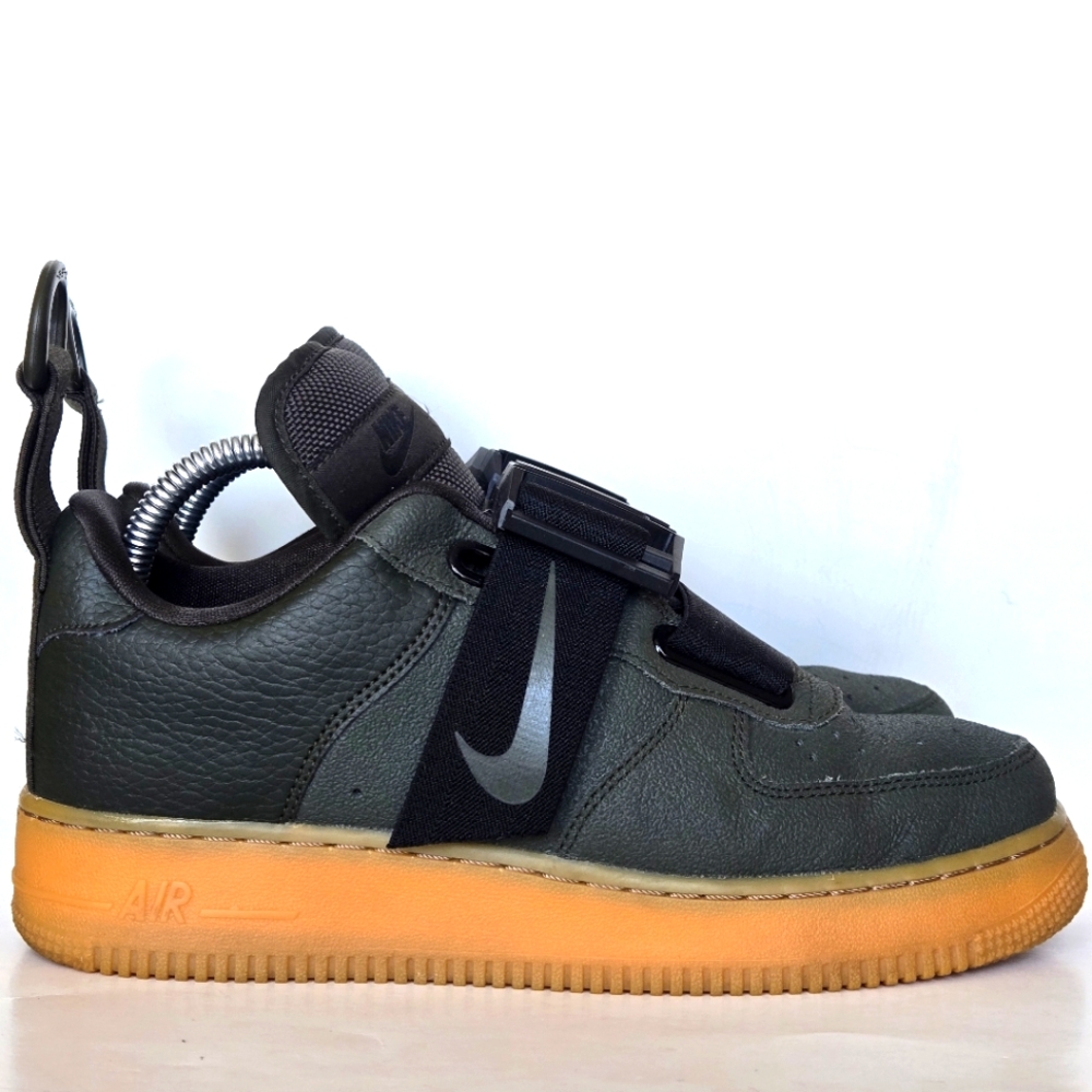 [NIKE] Nike AIR FORCE 1 UTILITY " SEQUOIA " BOYS size 7- Olive leather